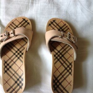Burberry Pale pink leather and wooden slides